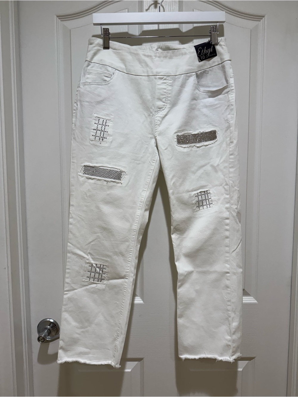 White Rhinestone Distressed Pull-On Crop Jeans Size 10 NWT
